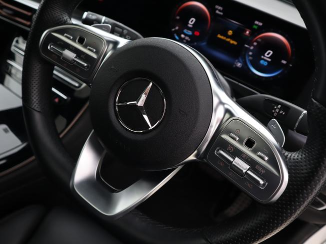 MERCEDES-BENZ EQC Photo 14