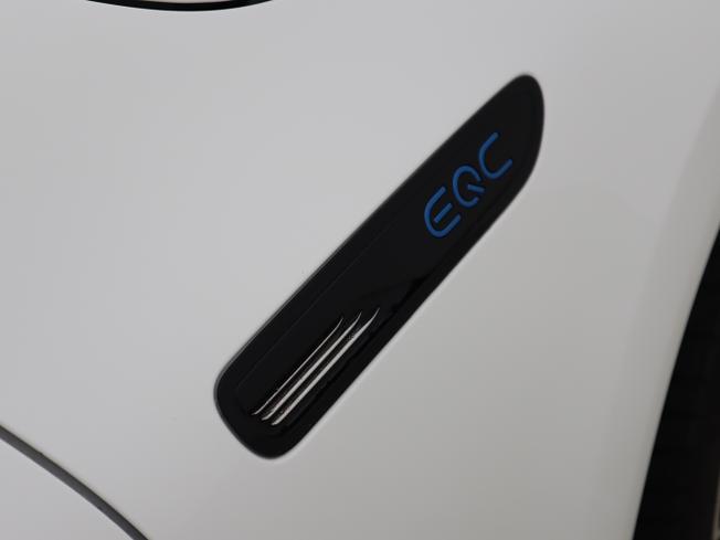 MERCEDES-BENZ EQC Photo 16