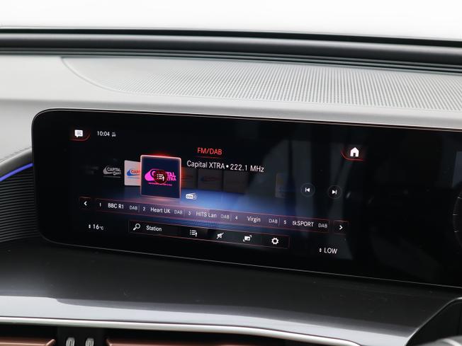MERCEDES-BENZ EQC Photo 31