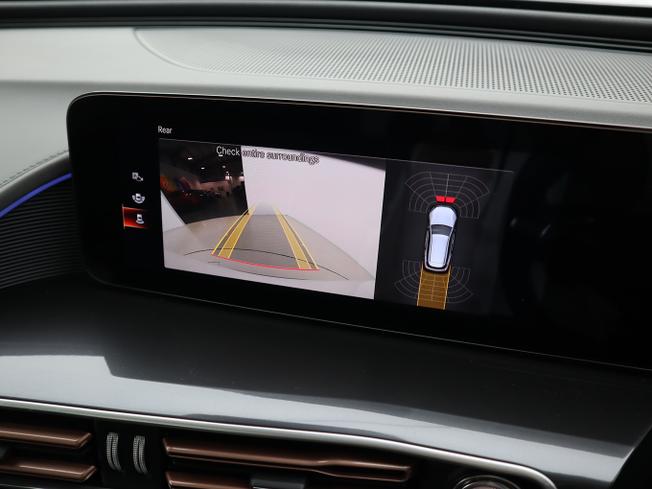 MERCEDES-BENZ EQC Photo 38