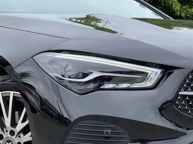 MERCEDES-BENZ CLA Class Photo 15