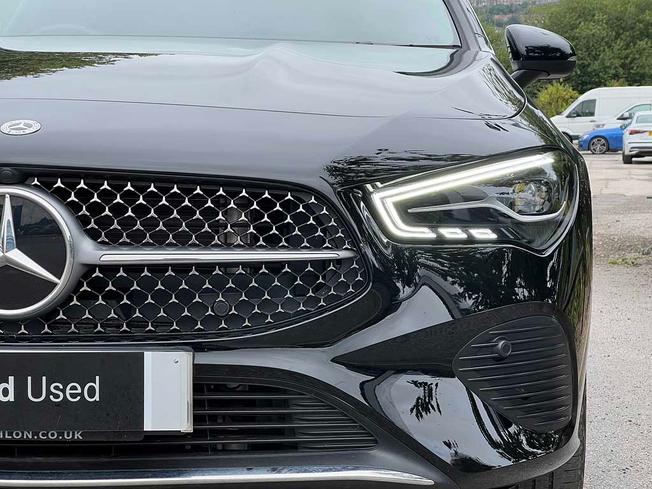 MERCEDES-BENZ CLA Class Photo 17