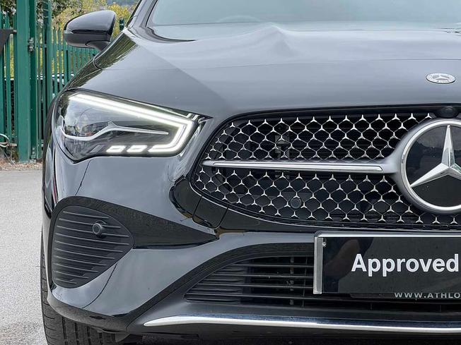 MERCEDES-BENZ CLA Class Photo 18
