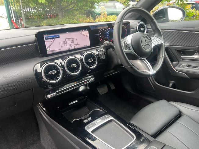 MERCEDES-BENZ CLA Class Photo 3