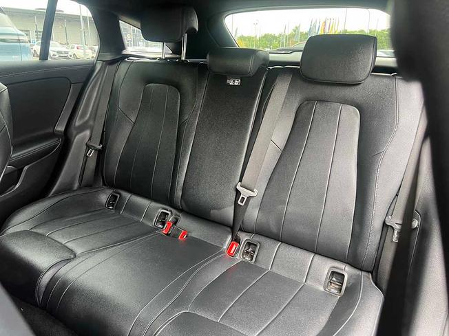MERCEDES-BENZ CLA Class Photo 40