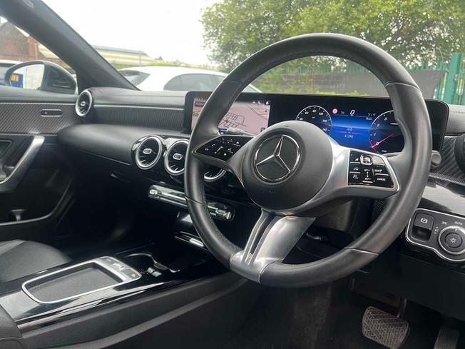 MERCEDES-BENZ CLA Class Photo 5