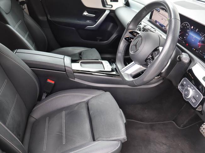 MERCEDES-BENZ A Class Photo 26