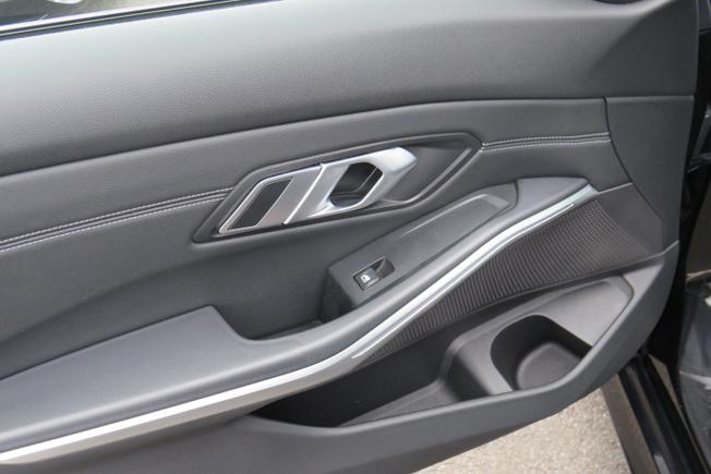 BMW 3 Series Photo 12