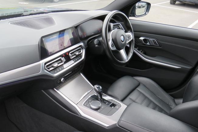 BMW 3 Series Photo 13