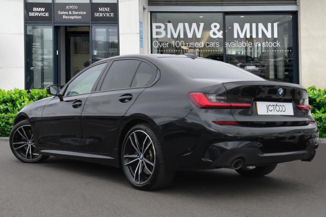 BMW 3 Series Photo 2