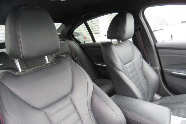BMW 3 Series Photo 23