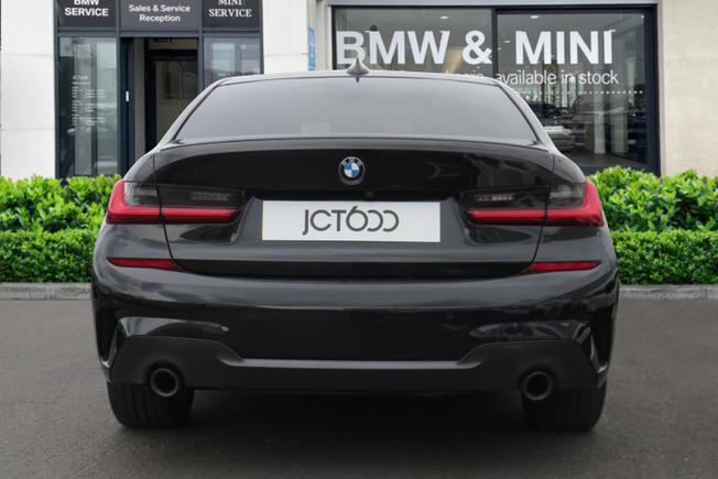 BMW 3 Series Photo 5