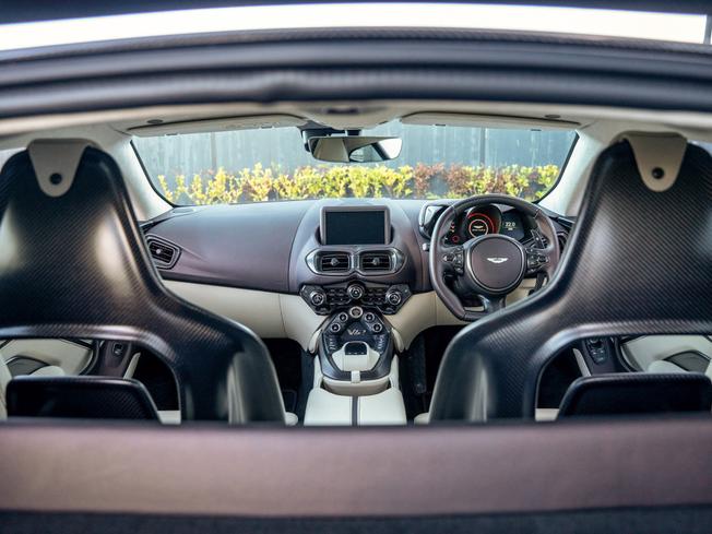 ASTON MARTIN Vantage Photo 10