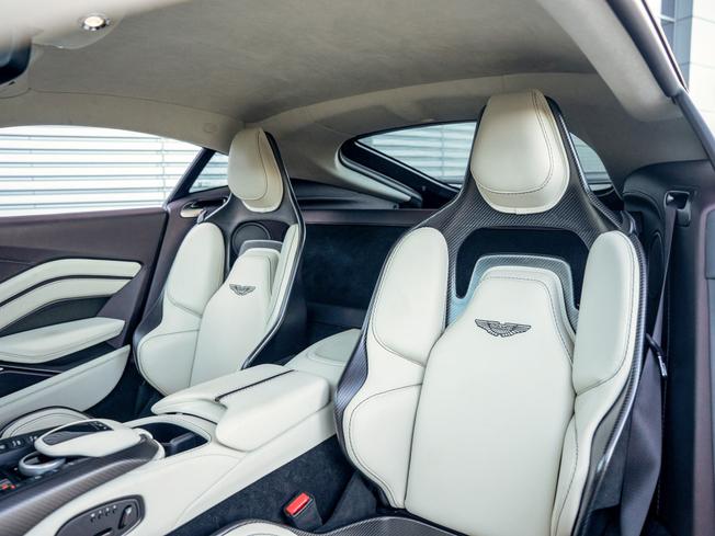 ASTON MARTIN Vantage Photo 12