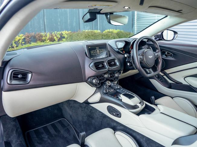ASTON MARTIN Vantage Photo 13