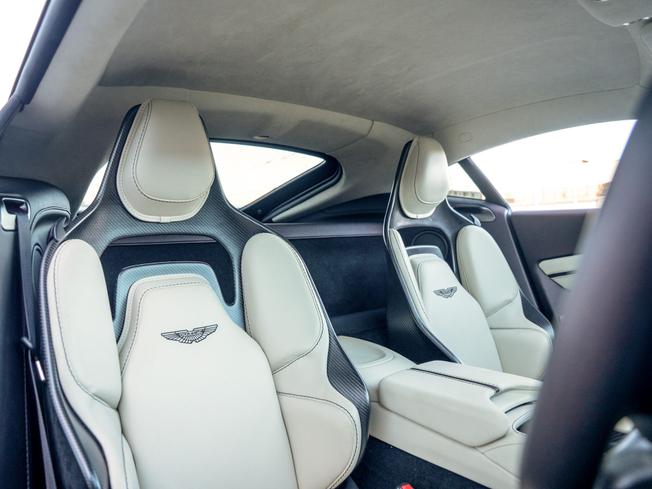 ASTON MARTIN Vantage Photo 15