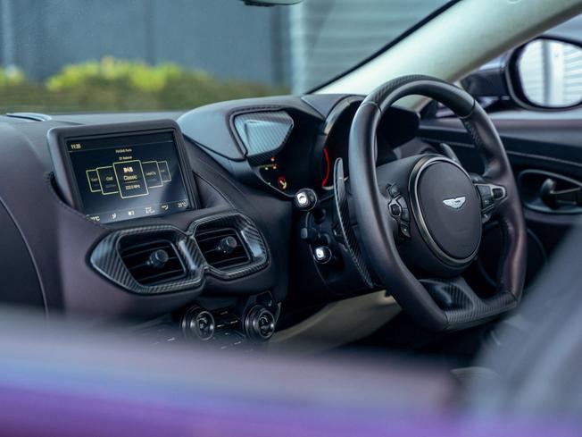 ASTON MARTIN Vantage Photo 19