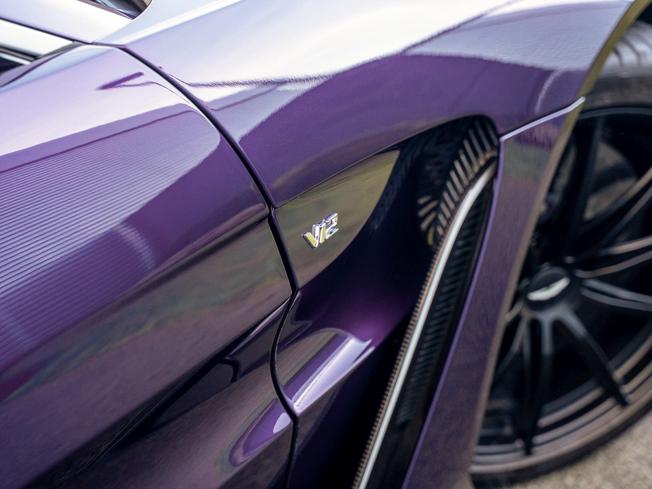 ASTON MARTIN Vantage Photo 21