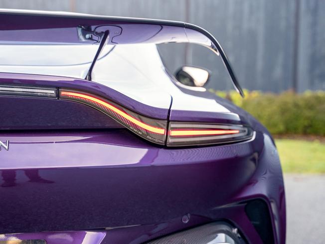ASTON MARTIN Vantage Photo 24