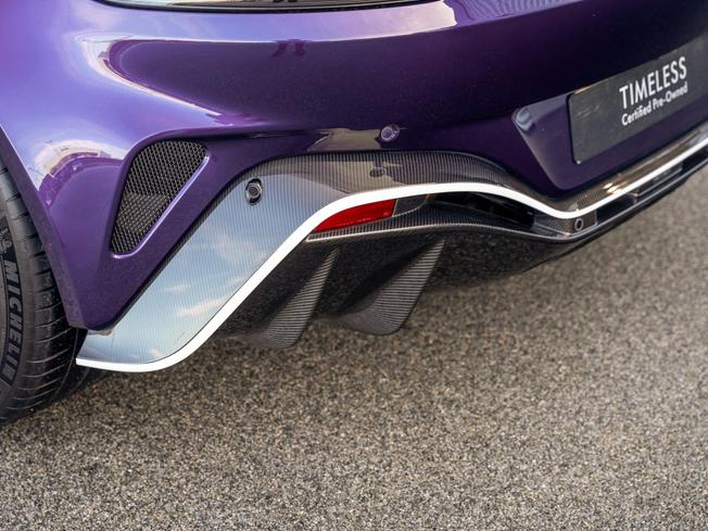ASTON MARTIN Vantage Photo 27