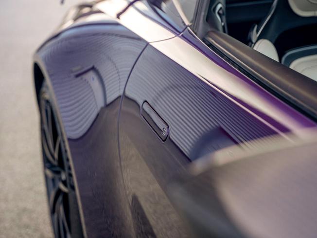 ASTON MARTIN Vantage Photo 35