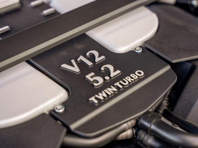 ASTON MARTIN Vantage Photo 36