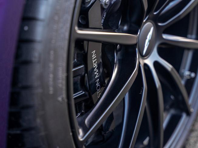 ASTON MARTIN Vantage Photo 43
