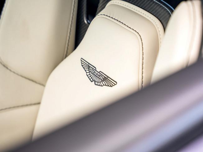 ASTON MARTIN Vantage Photo 45