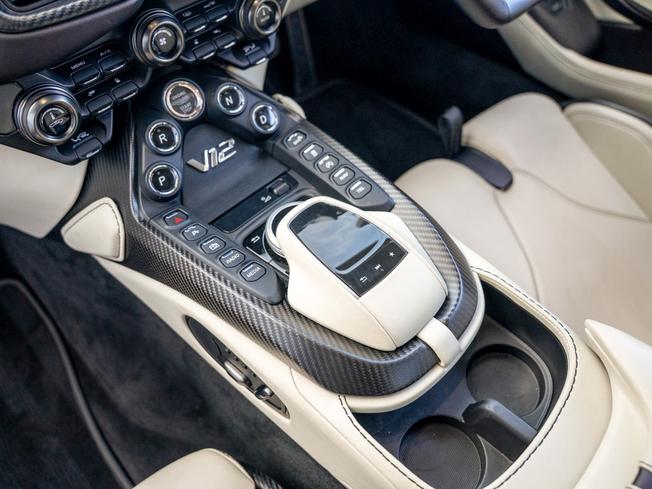 ASTON MARTIN Vantage Photo 47