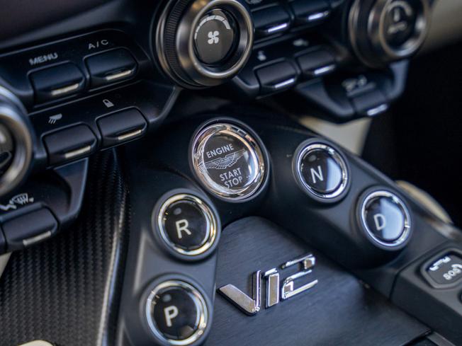 ASTON MARTIN Vantage Photo 48