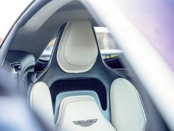 ASTON MARTIN Vantage Photo 5