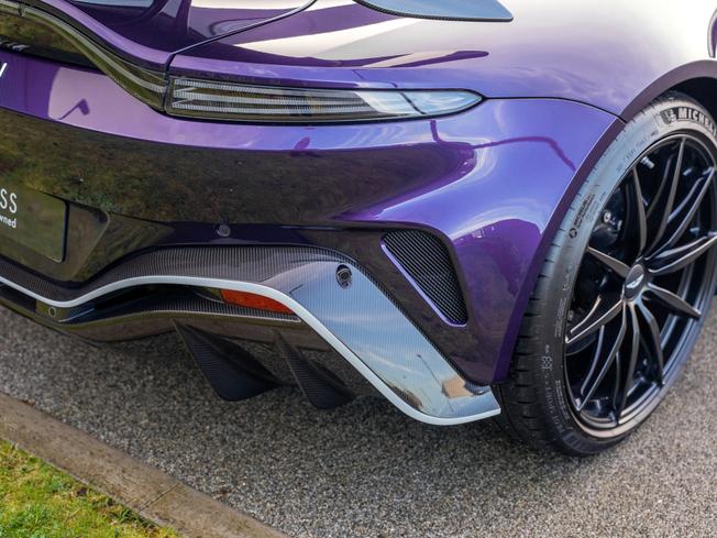 ASTON MARTIN Vantage Photo 50