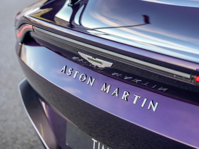 ASTON MARTIN Vantage Photo 8
