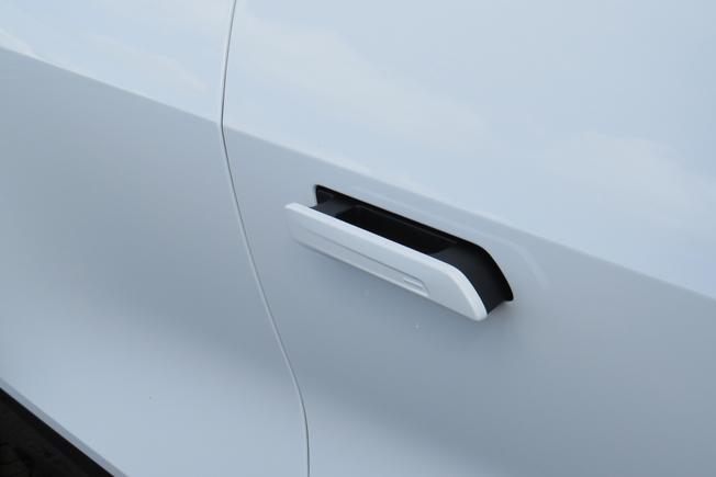 LOTUS Eletre Photo 25