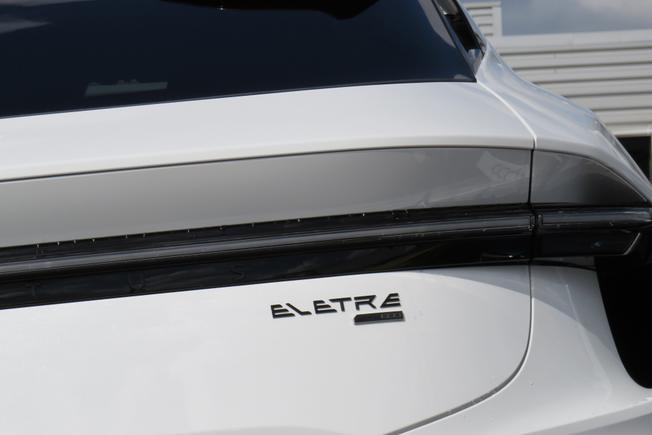 LOTUS Eletre Photo 38
