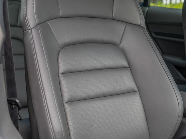 PORSCHE Taycan Photo 10