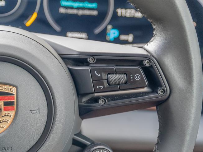 PORSCHE Taycan Photo 26