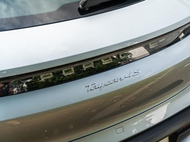 PORSCHE Taycan Photo 29