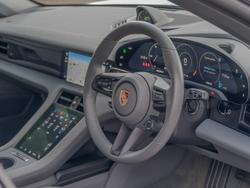 PORSCHE Taycan Photo 3