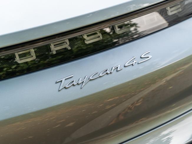PORSCHE Taycan Photo 30
