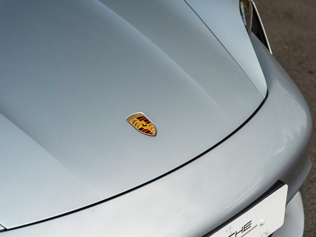 PORSCHE Taycan Photo 34