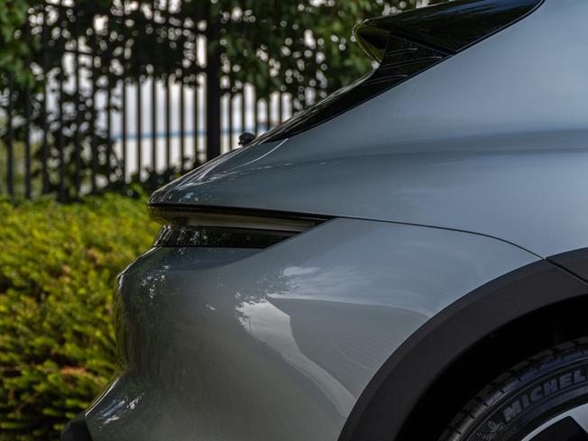 PORSCHE Taycan Photo 36