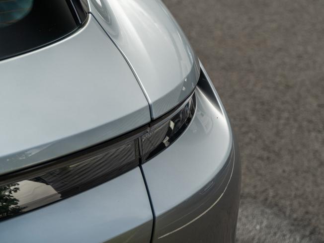 PORSCHE Taycan Photo 38