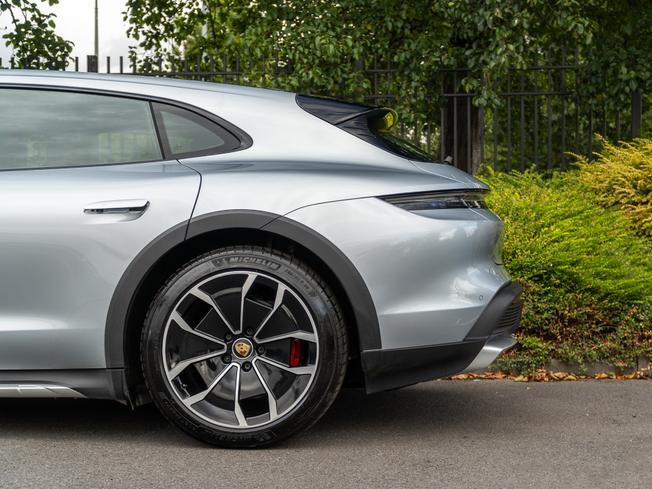 PORSCHE Taycan Photo 39