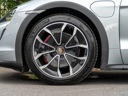 PORSCHE Taycan Photo 4