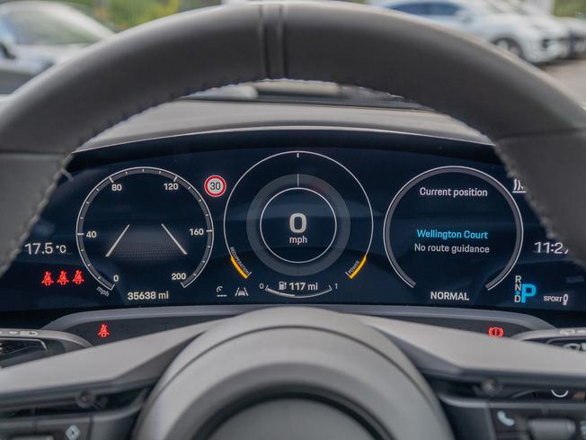 PORSCHE Taycan Photo 8