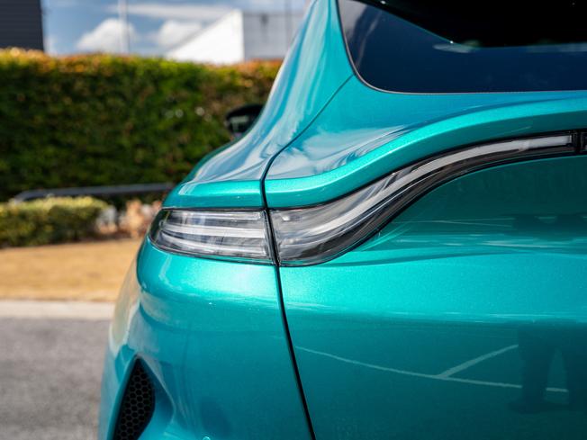 ASTON MARTIN DBX Photo 39