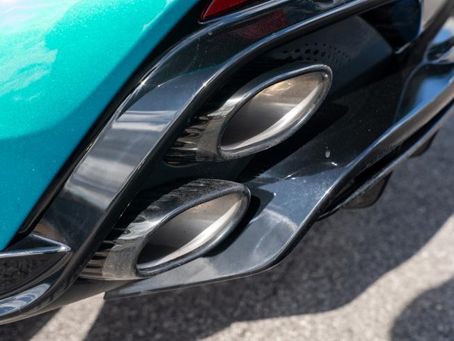 ASTON MARTIN DBX Photo 40