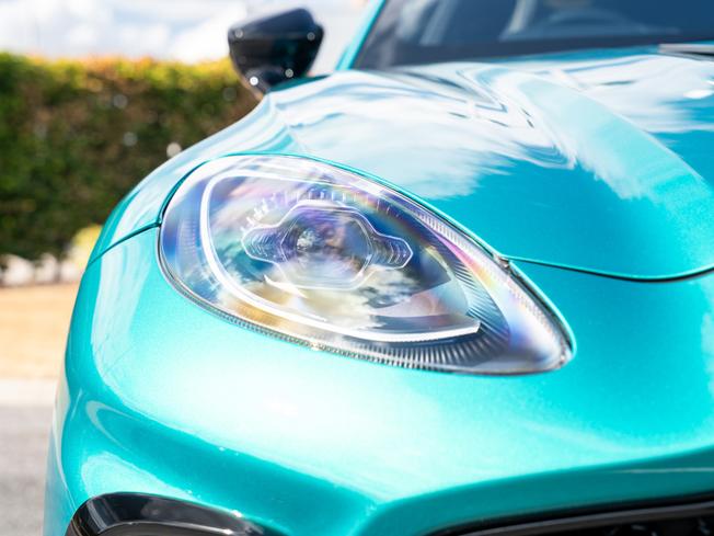 ASTON MARTIN DBX Photo 45