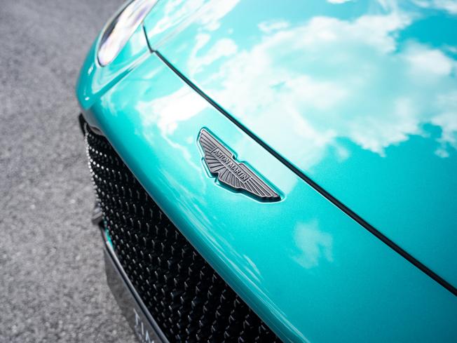 ASTON MARTIN DBX Photo 46